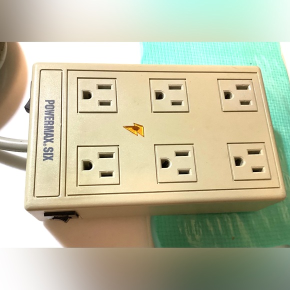 Surge charge protector wall tap 6 outlets 6’ feet extension - Picture 1 of 3
